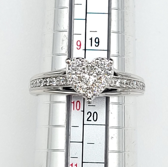 10k white gold 3/4 ct diamond Heart composite ring - Picture 11 of 14